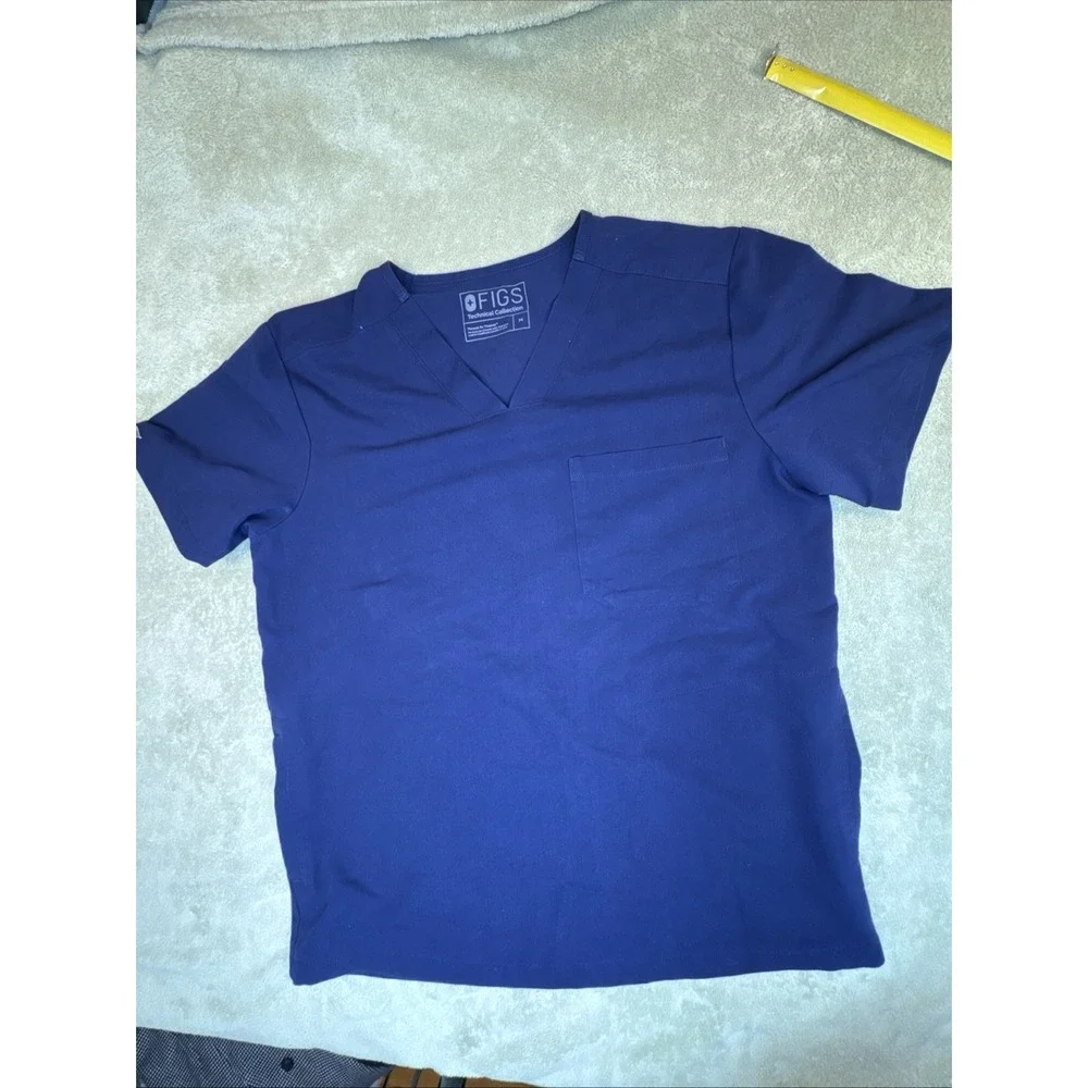 FIGS Men's Chisec Scrub Top Shirt MEDIUM navy Medical Three-Pocket TM-3000 tech